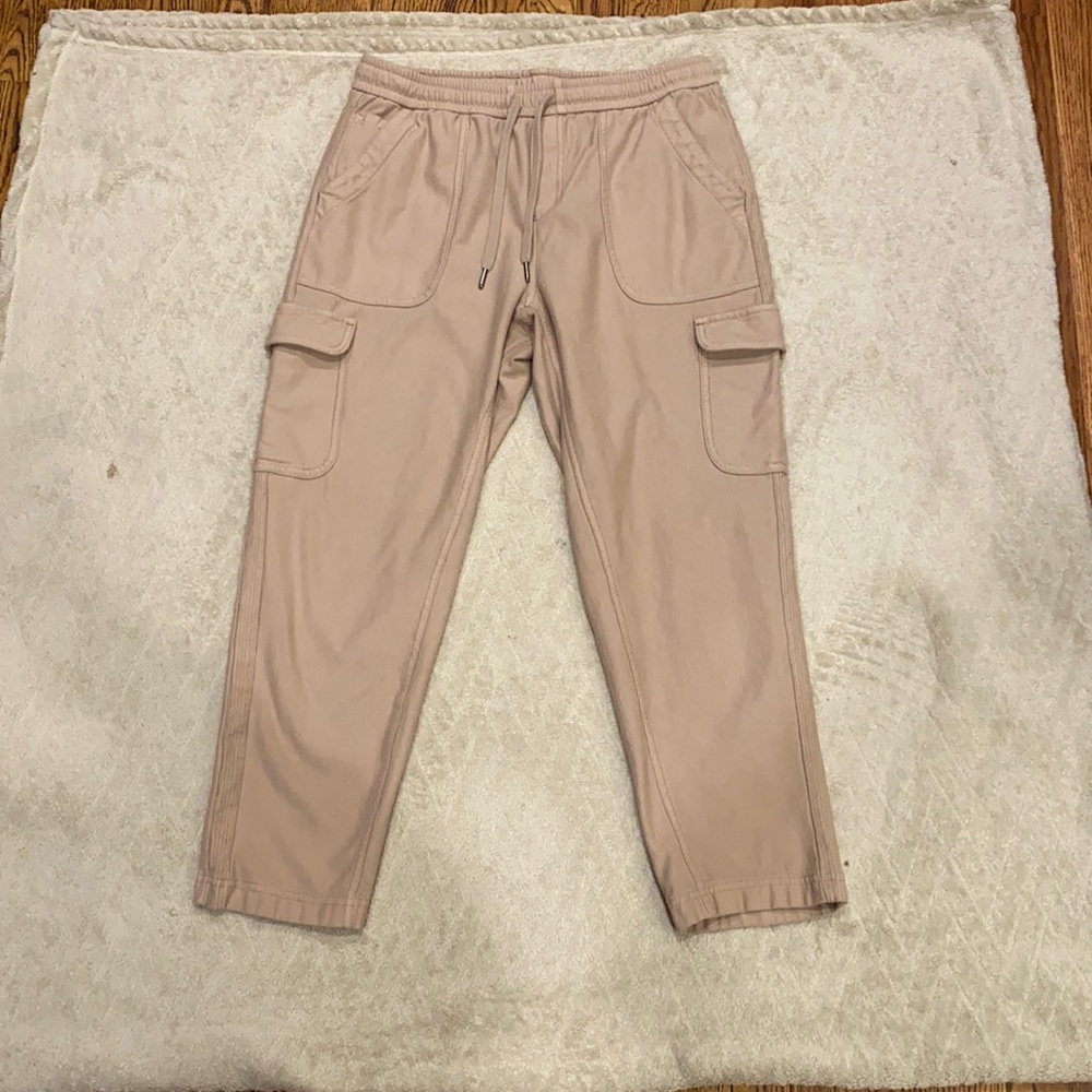 Athleta Women’s Farallon Cargo Crop pant size 6